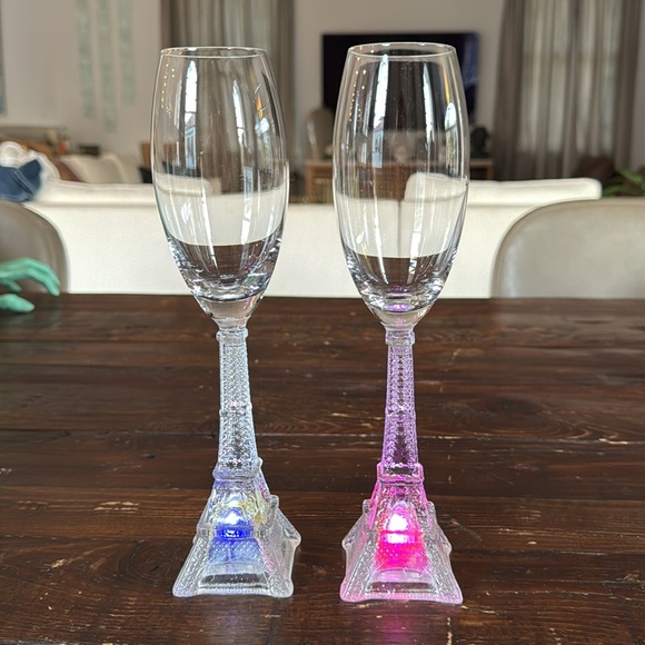 LED Eiffel Tower Stem Champagne Flutes. Set of 2. EUC. - Picture 1 of 5